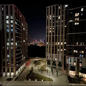  Apartment 2 Bed Close To Station With Parking